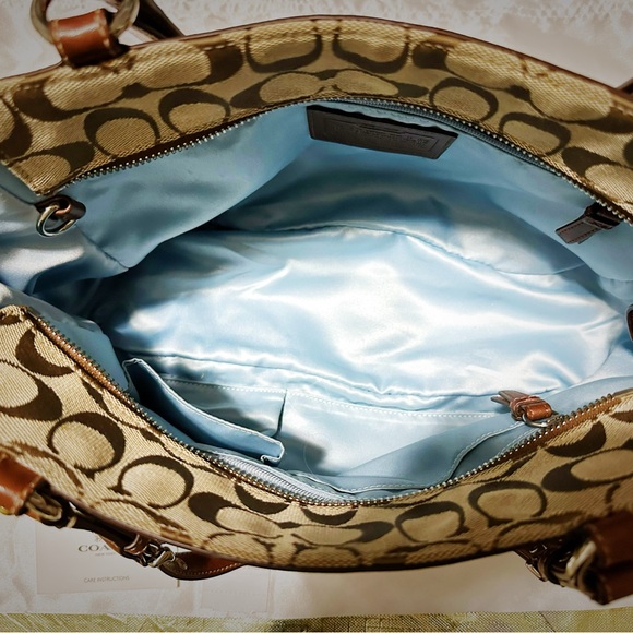 Vintage Coach Signature Brown and Tan Shoulder Bag - Picture 15 of 16